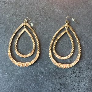 Statement earrings 💫